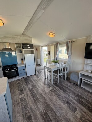Dining - Fantasy Island Resort,  The Atlas Pearl with Private Hot Tub - Eastgate D6 (Ingoldmells)