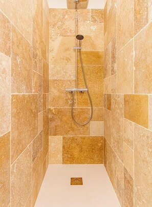 Shower, towels - Chez Papy Poule - CHANES (CHANES)