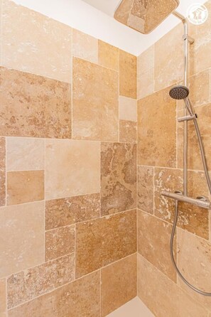 Bathroom - Vrbo Property (CHANES)