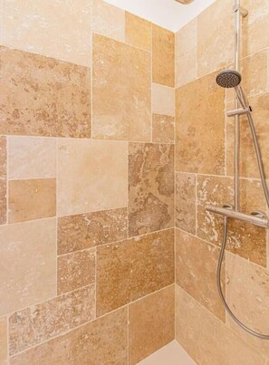 Shower, towels - Chez Papy Poule - CHANES (CHANES)