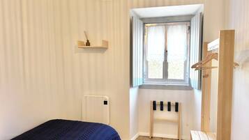 3 bedrooms, bed sheets