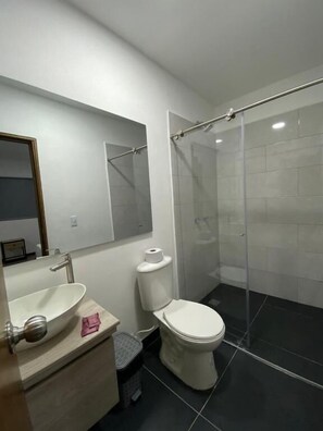 Superior Room | Bathroom - Hotel Gallery By 70 (Medellín)