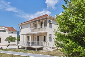 Exterior - Waikiki Beach House Apartments 2BDR (Tivat)
