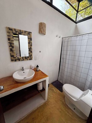 Shower, hair dryer, shampoo - Loft, cama Queen, cama individual, cocina completa (Cuatunalco)