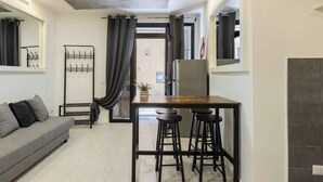 Interior - One Bedroom Apartment (ROMA)