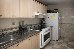 Condo Deluxe, vista a la alberca | Cocina privada