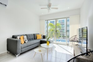 Smart TV - Beautiful, modern and spacious on Long Island. Pool view and 24/7 security (Cancún)