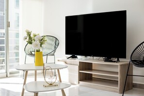 Smart TV - Beautiful, modern and spacious on Long Island. Pool view and 24/7 security (Cancún)