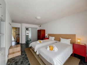 4 bedrooms, iron/ironing board, Internet, bed sheets - Casa das Rampas – Nature Retreat with Pool (Caminha)