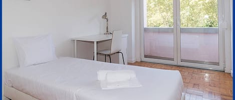 4 makuuhuonetta, silitysrauta/-lauta, internet, vuodevaatteet
