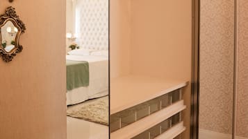 Honeymoon Apartment, Sea View