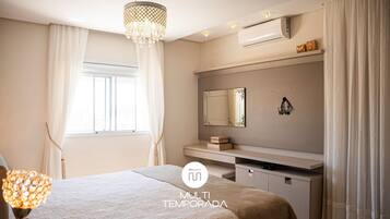 Honeymoon Apartment, Sea View