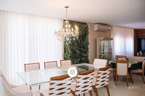 Apartamento de luna de miel, vistas al mar | Restauración