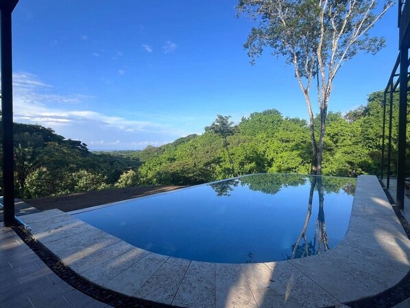 Pool - Brand-New Jungle Hideaway with Ocean View (Sámara)
