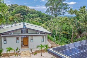 Exterior - Brand-New Jungle Hideaway with Ocean View (Sámara)