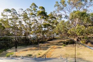 Property grounds - Romantic oceanview escape in Alonnah, Bruny Island (Alonnah)