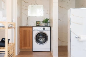 Interior - Studio 216 @Bruny ~Romantic, Beachfront & Secluded (Alonnah)