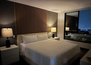 Room - Vrbo Property (San Salvador)