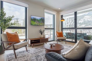 TV - Revel Heights - Large 3 Bedroom Condo (Revelstoke)