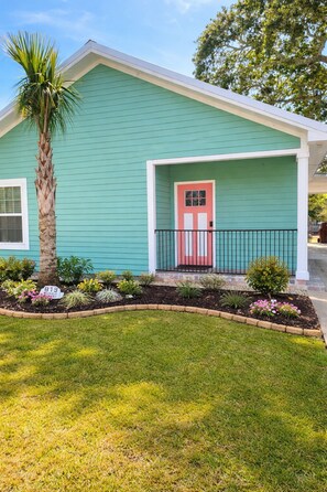 Exterior - Short Block to Beach | Sleeps 4 | 30+ Day Renters Welcome! (Long Beach)