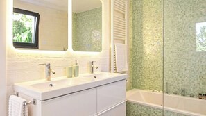 Shower, towels - Panoramic Africa Villa Gaucín by Ruralidays (Málaga)