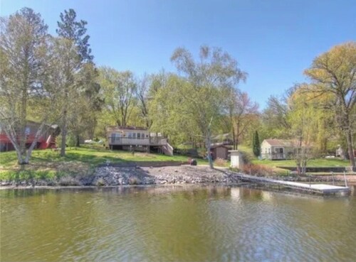 Cozy Lakeside Retreat: Charming Cabin on Lake Marie in South Haven, MN.