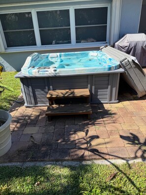 Bain à remous extérieur
