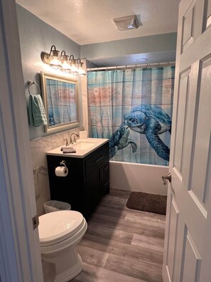 Hair dryer, towels - Pet Friendly home with Hot Tub close to Beach (Largo)