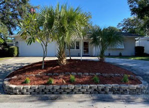 Property grounds - Pet Friendly home with Hot Tub close to Beach (Largo)