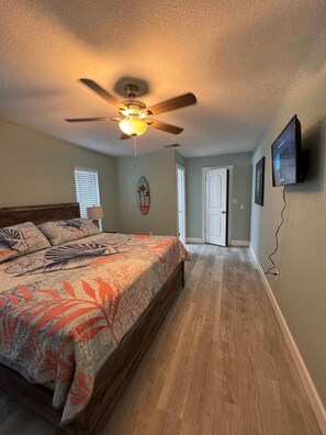 3 bedrooms, WiFi - Pet Friendly Pool Home close to IRB and Walsingham Park (Seminole)