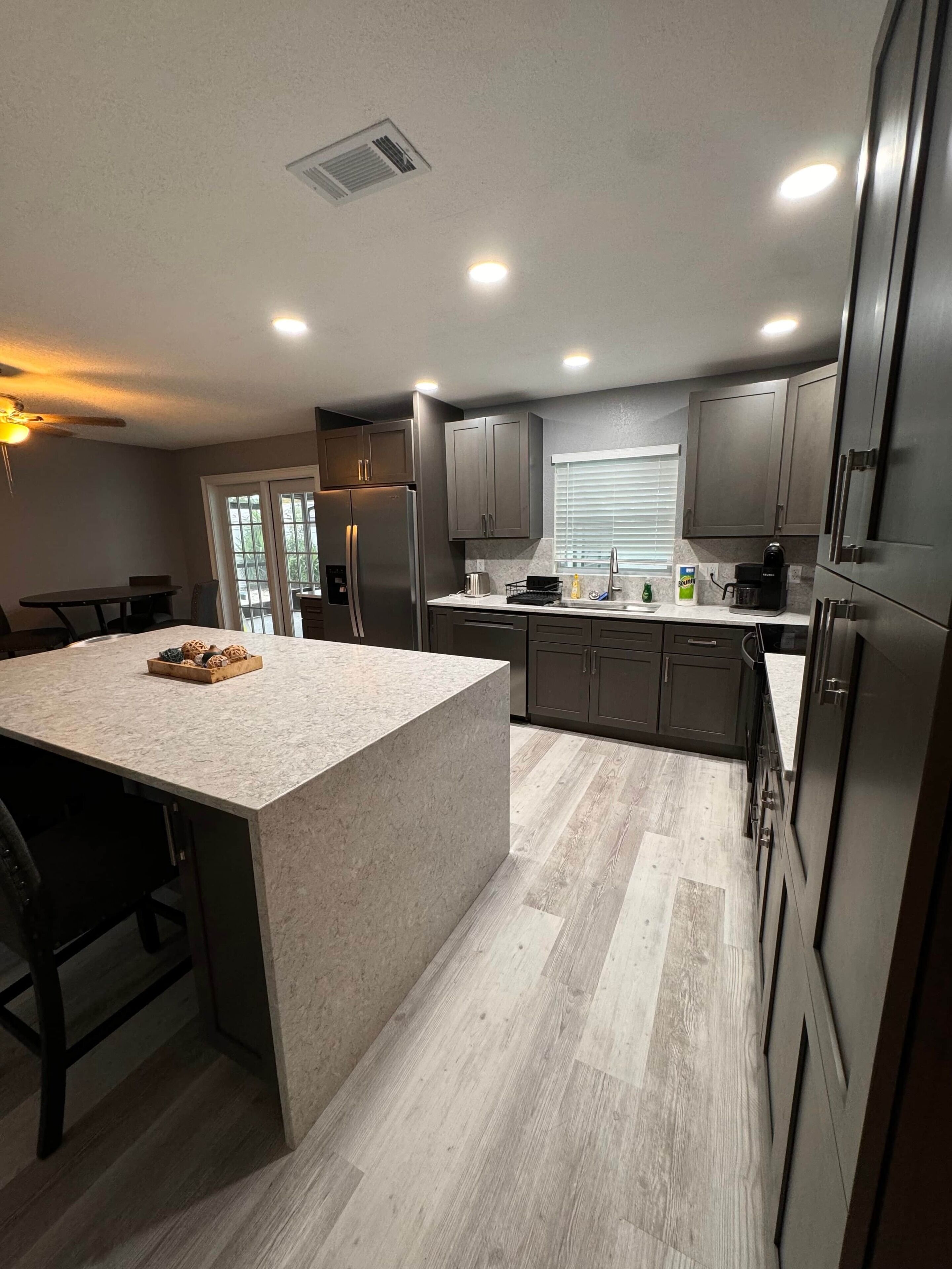 Fridge, stovetop
