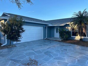 Exterior - Pet Friendly Pool Home close to IRB and Walsingham Park (Seminole)
