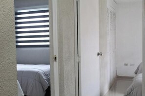 3 bedrooms, iron/ironing board, internet, bed sheets