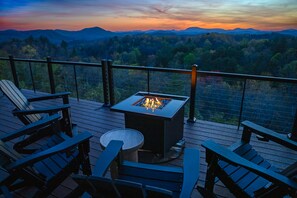 Terrace/patio - 180° Mountain View Sunsets Fire Pit Near Brevard (Brevard)