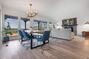 Living area - 180° Mtn Views / Private Retreat w/ Decks, Fire Pit & Lake Access (Brevard)