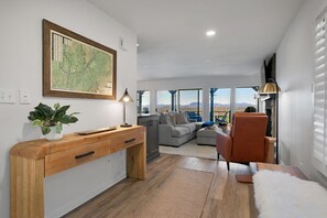 Living area - 180° Mtn Views / Private Retreat w/ Decks, Fire Pit & Lake Access (Brevard)