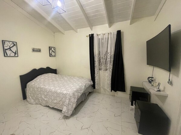 Room - Peaceful 3-bedroom house with AC in charming Barbados Christ Church (Bridgetown)