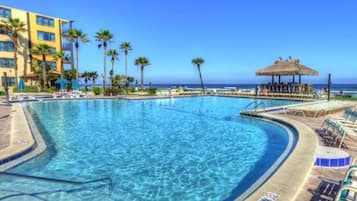 Inomhuspool och utomhuspool