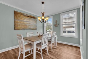 Dining - 10th Street Beach Block Condo (Ocean City)