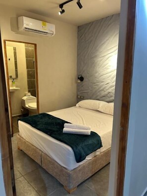 Bathroom - Hotel Kyros by 70 (Medellín)