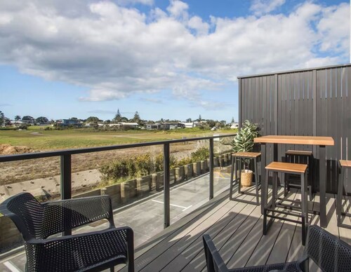Modern Coastal Stay - Waihi Beach (#B5)