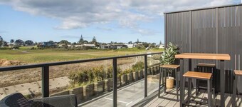 Modern Coastal Stay - Waihi Beach (#B5)