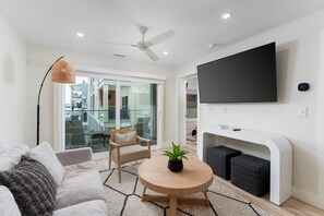 Smart TV - "Paradise Cove" Enjoy Salty Evening Breezes! (Carolina Beach)