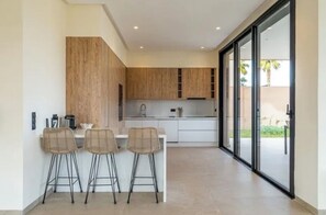 Private kitchen - Sumptuous Villa with swimming pool in the secure estate of MYSK Route d'amizmiz (Marrakech)