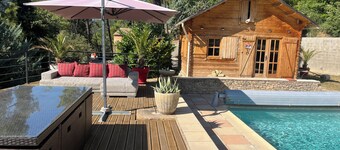 Atypical cottage with swimming pool in a residential area with breathtaking views