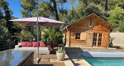 Cottage atypique avec piscine dans un quartier résidentiel avec vue imprenable