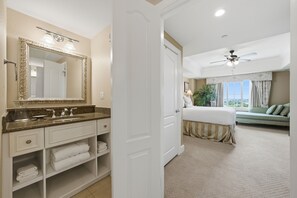 2 bedrooms, iron/ironing board, free WiFi, bed sheets - Elegant Condo with Panoramic Views, Near Attractions (Kissimmee)