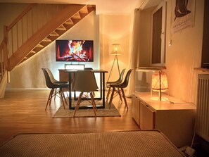 Dining - Vrbo Property (Nauen)