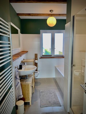 Hair dryer, towels, soap, toilet paper - Wellness oasis with sauna on the outskirts of Berlin (Nauen)