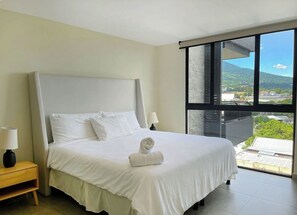 Room - Vrbo Property (San Salvador)